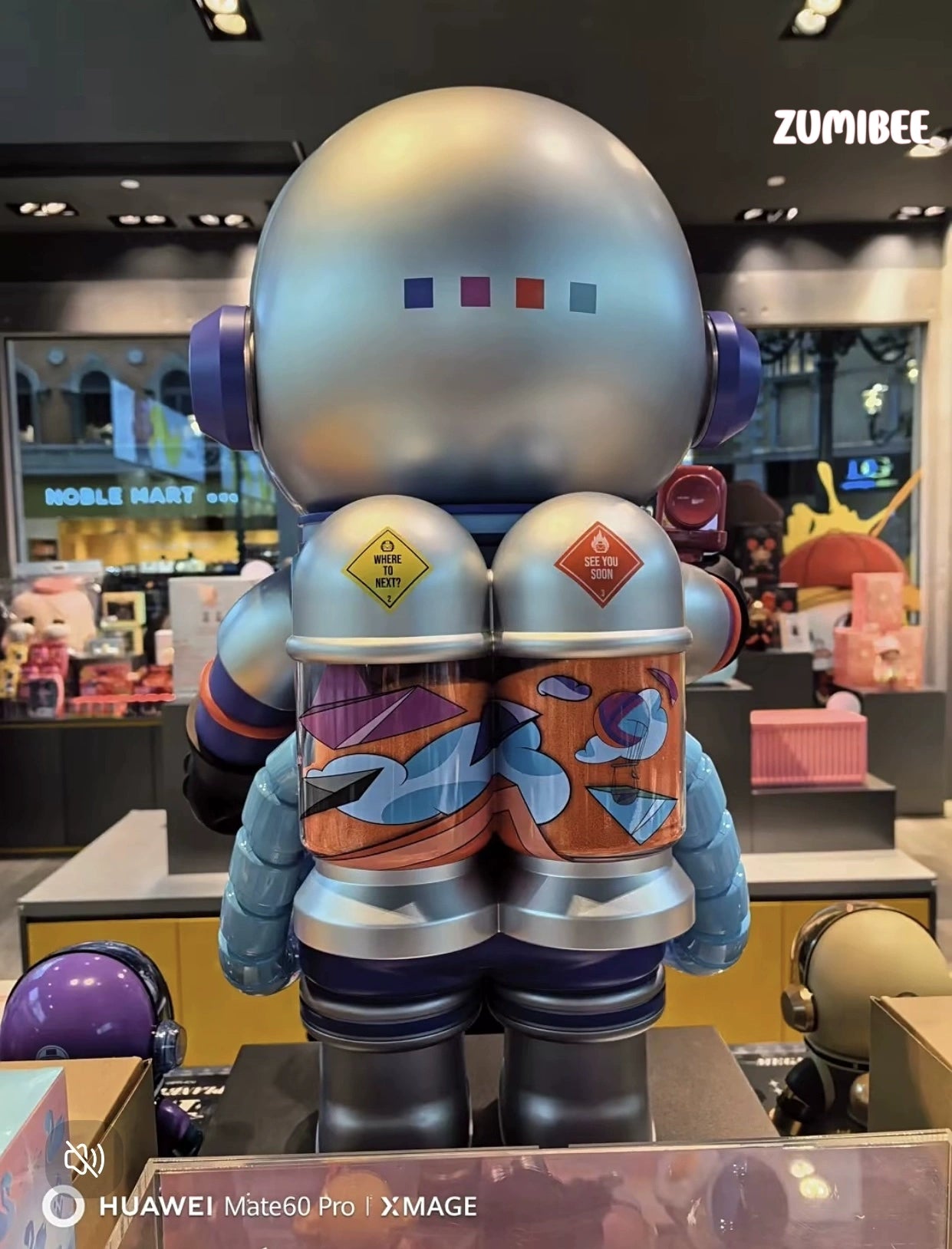 POP MART MEGA SPACE MOLLY 400% Louis De Guzman